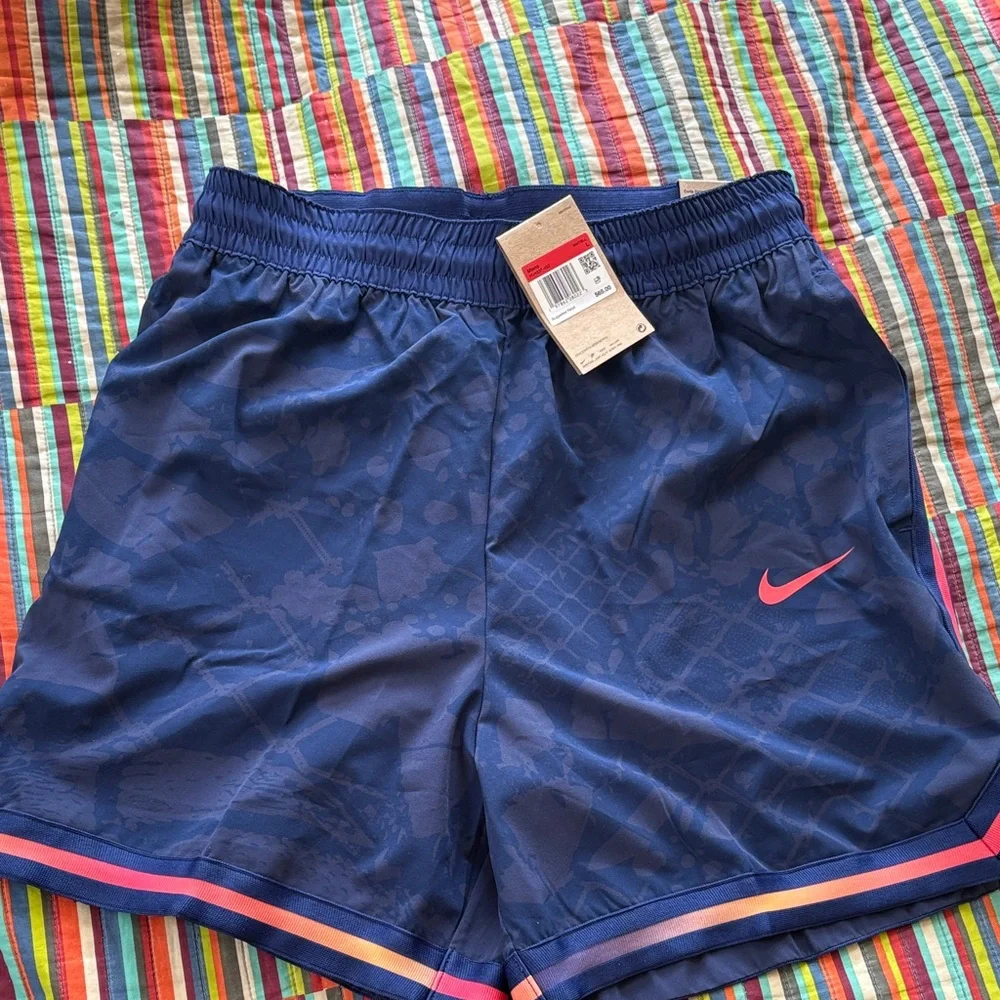 Nike DNA athletic short size large super high-quality zipper pocket on side